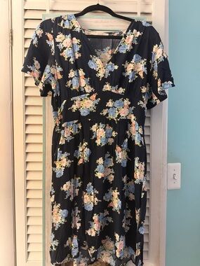 LOFT Floral V-Neck Short Sleeve Dress in Navy